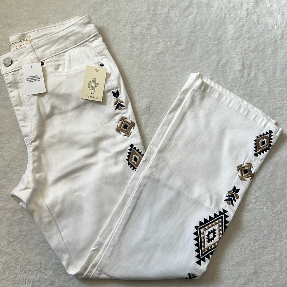 NWT Cactus & Peal Western Inspired Embroidered Cropped Bootcut Jeans